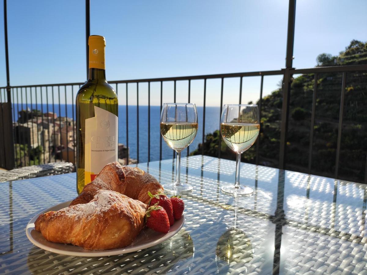 L' Attico Giallo Oro Di Giulia Manarola Exterior foto